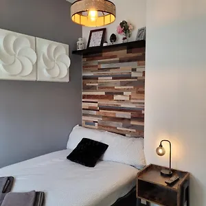 Room@87 Ellesmere Port
